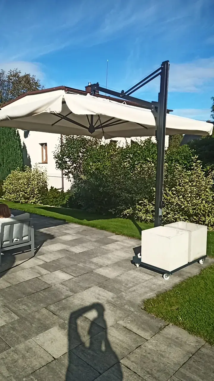 Galileo Dark with a side base on wheels by a terrace in Jaworze
